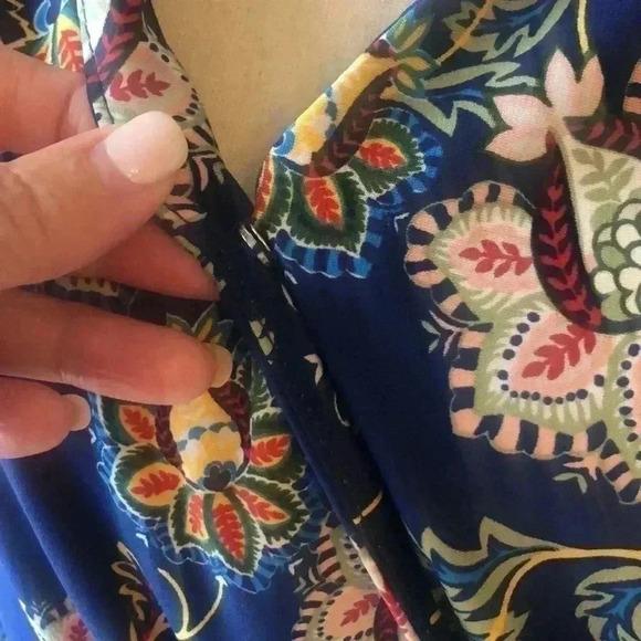 Luxology | Boho/Floral Print Faux Wrap Dress w/Belt - Picture 6 of 6